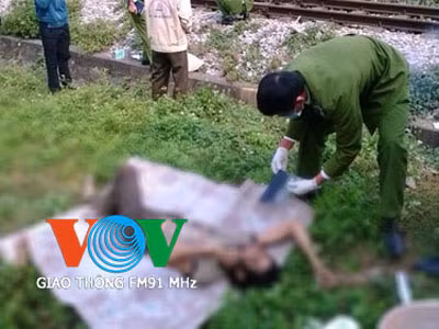 Kinh hoàng phát hiện xác chết cạnh đường tàu