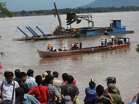 Hình ảnh tìm kiếm nạn nhân vụ rơi máy bay ở Lào