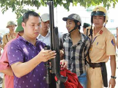 141 thu 23 súng, hàng trăm hung khí, áo giáp