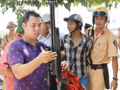 141 thu 23 súng, hàng trăm hung khí, áo giáp