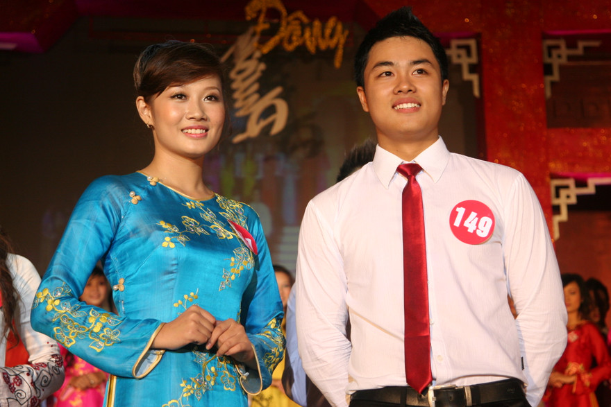 Sinh viên Phương Đông khoe tài sắc