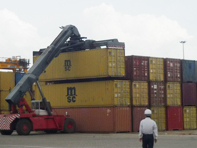 Cách nào chống 'phí chồng phí' đè doanh nghiệp XNK?