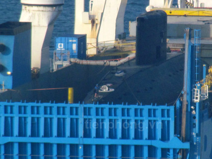 Tàu ngầm Hà Nội đã chạm mép nước Cam Ranh