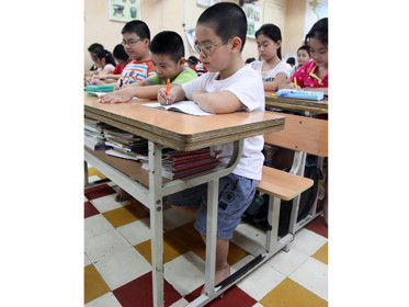 Sinh bệnh vì bàn học