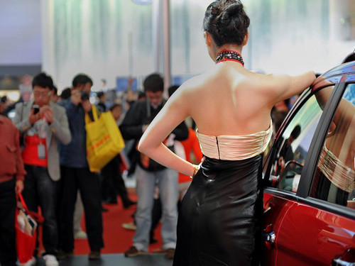 Trung Quốc ‘sốt’ xe ngoại cỡ