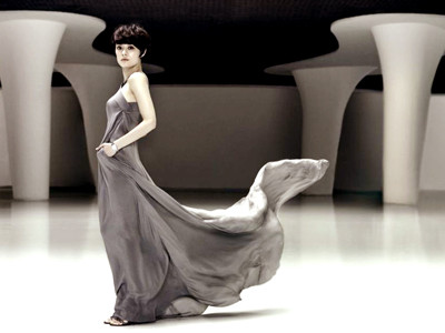 Tôn Lệ bay bổng giữa gam trầm