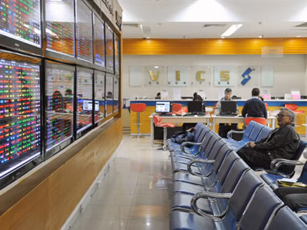 Dự kiến trong tuần này UBCKNN sẽ công bố các CTCK bị kiểm soát đặc biệt, do mất thanh khoản Ảnh: Từ Internet