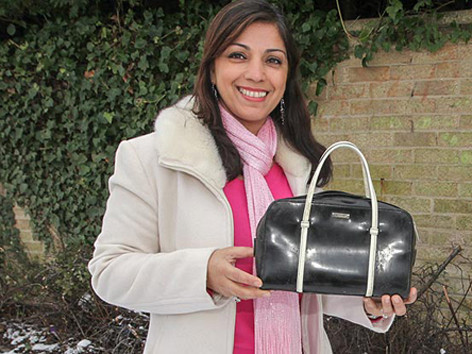 Tìm thấy túi xách sau 7 năm bị lấy trộm