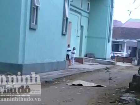 Mẹ 4 con nhảy lầu tự tử