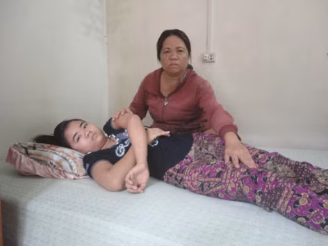 Cô gái trẻ liệt giường vì bệnh hiểm nghèo