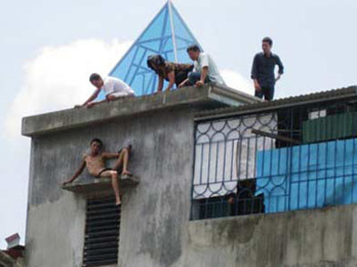 'Ngáo đá': Đang ngồi chơi bỗng vác dao chém loạn xạ