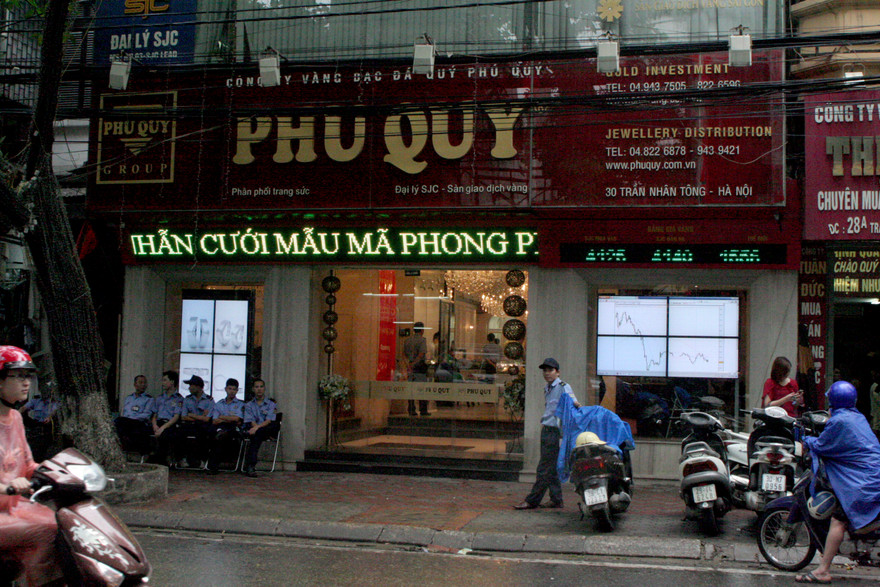 Điểm giao dịch Công ty Phú Quý vắng hoe, bảo vệ nhàn tênh