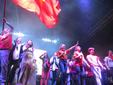 Đêm Festival rực đỏ