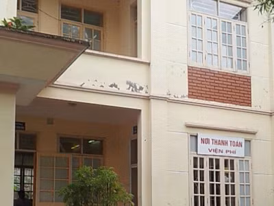 Nữ Phó Giám đốc Trung tâm Y tế quận đánh bạc tại nhiệm sở