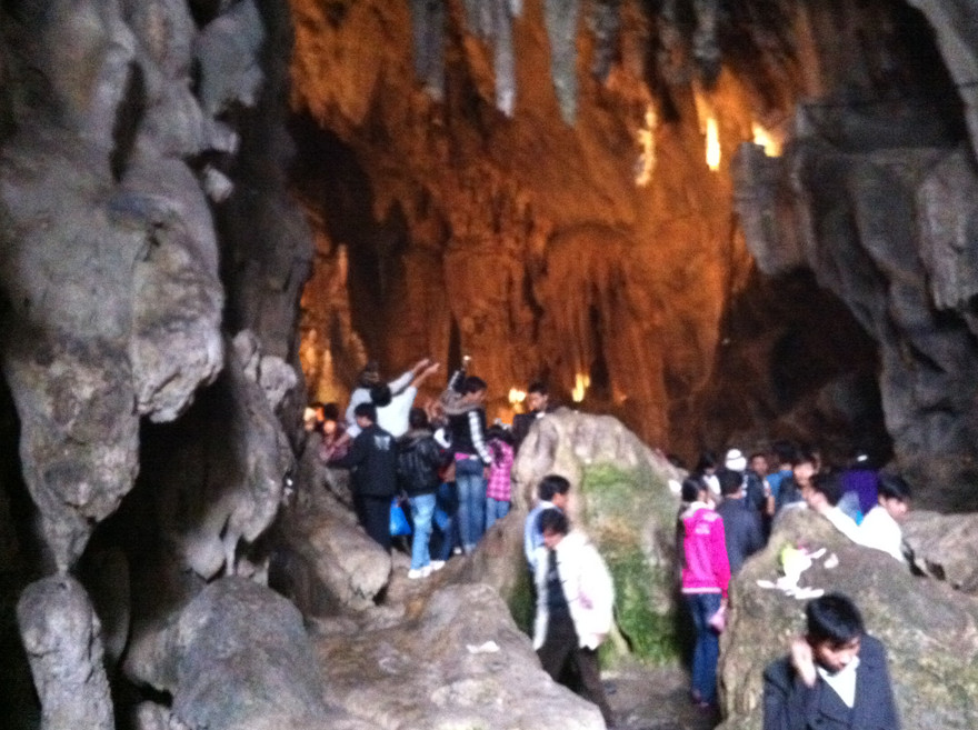 Nhiều bạn trẻ đã đến từ trước để tránh cảnh đông đúc ngày chính hội