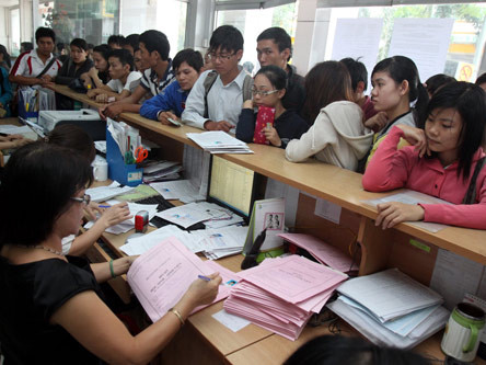 Trường trung cấp khốn đốn vì trường đại học