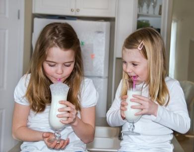 Uống sữa hàng ngày đánh bại ung thư