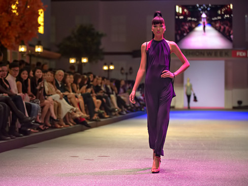 'Gái quê' Next Top 'lột xác' trên sàn diễn Singapore