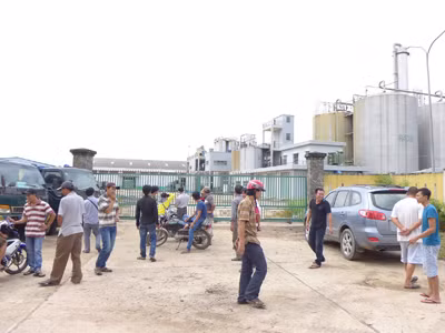 Quậy phá nhà máy cồn Ethanol để đòi nợ