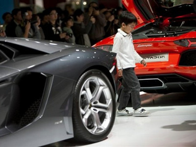 Ngắm dàn siêu xe trên đường phố Sài thành