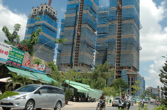 Dài cổ chờ quỹ Bất động sản