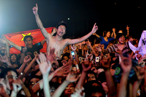 Báo động về "hội chứng phát cuồng" trong giới trẻ