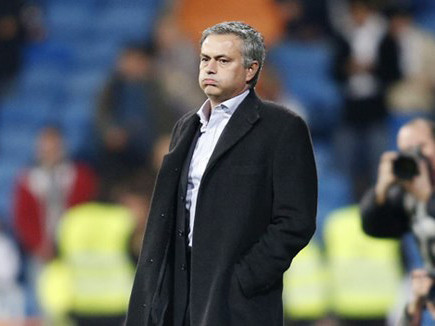 Hết yêu, Mourinho bị ghẻ lạnh ở Bernabeu