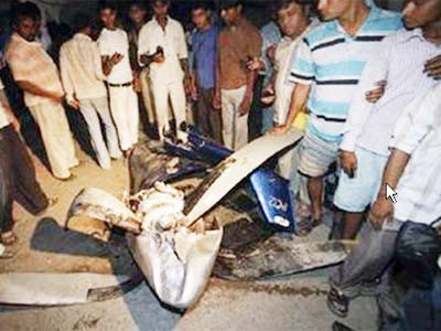 Máy bay đâm vào khu dân cư, 10 người chết