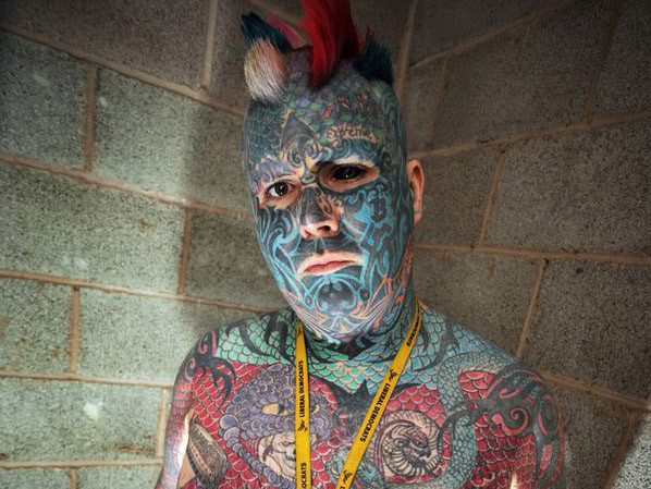 Sốc với kiểu xăm… toàn thân