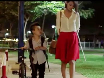 Video chuyện tình lãng mạn của chàng 1m26 và nàng 1m75