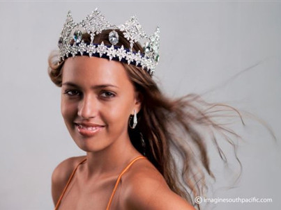 Hoa hậu bị phế ngôi không chịu trả lại danh hiệu