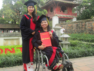 Cô gái tật nguyền là SV xuất sắc Học viện Tài chính