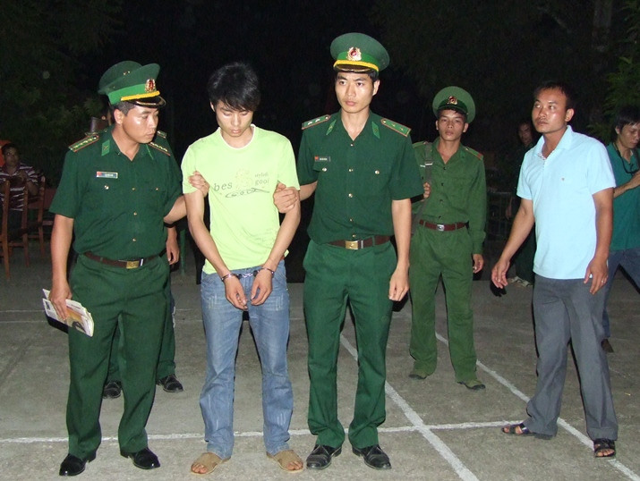 Bàn giao hung thủ Lê Văn Luyện cho Ban chuyên án