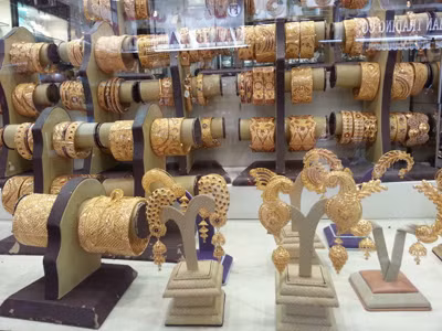 Vàng đang đi đâu?