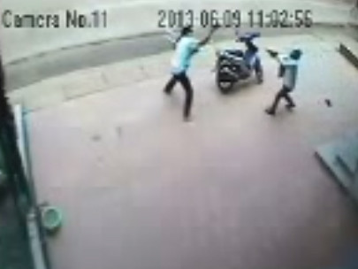 Cướp tiệm vàng, bắn người như phim hành động