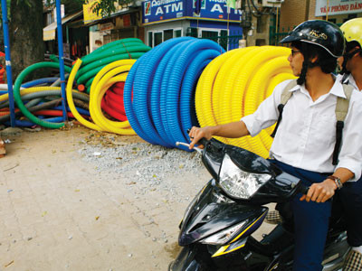 Vì sao ngân sách nặng nợ?