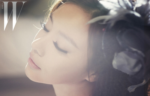 ‘Người đẹp ngàn cân’ diễn cảnh tình tứ bên người mẫu nam