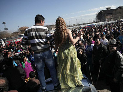 Chợ ‘gái trinh tìm chồng’ hút khách