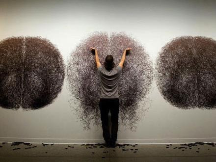 Bức tranh vẽ bằng tất cả bộ phận cơ thể