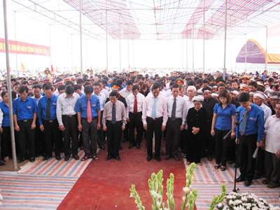 Hàng ngàn người dân, lãnh đạo T.Ư, địa phương nghiêng mình trước anh linh đồng chí Lý Tự Trọng