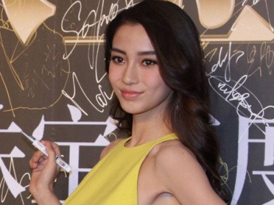 Angela Baby khoe dáng cực chuẩn trong tiệc đêm