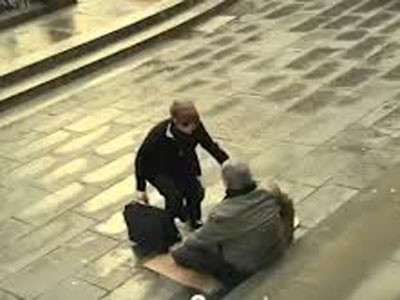 Người đàn ông mù và cô gái lạ