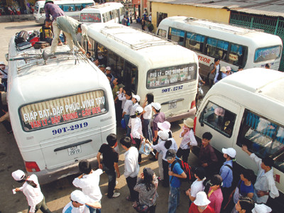 Xe khách tại Hà Nội. Ảnh: Hồng Vĩnh