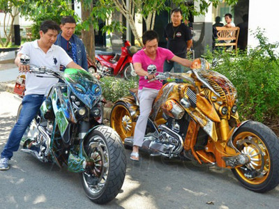 Cường 'Đôla' tái xuất cùng dàn môtô độc