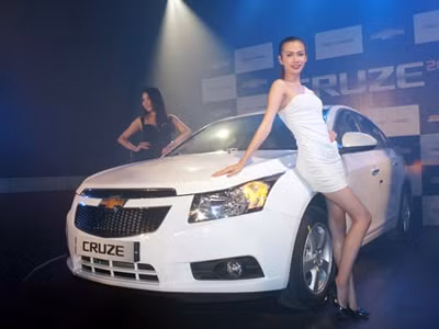 Thị trường xe hơi Việt tiếp tục khởi sắc