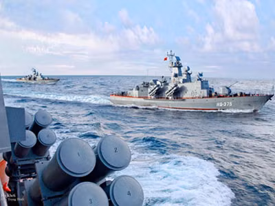 Tại sao chiến hạm 'tia chớp' nguy hiểm ở Biển Đông?