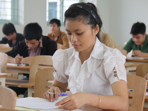 Nở rộ lớp đại học học phí cao