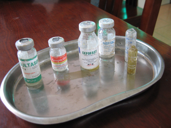 Vẫn dùng thuốc nghi gây tai biến tiêm cho bệnh nhi