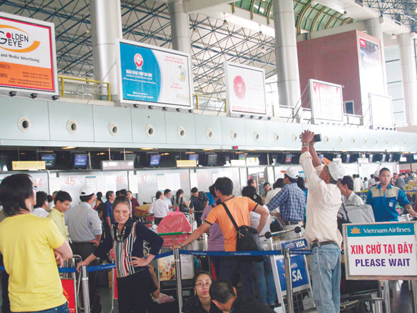 Khách đi máy bay ngày càng đông nhưng các hãng bay nội địa vẫn kêu lỗ. Ảnh: Gia Khánh