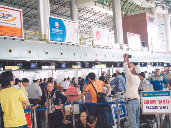 Khách đi máy bay ngày càng đông nhưng các hãng bay nội địa vẫn kêu lỗ. Ảnh: Gia Khánh